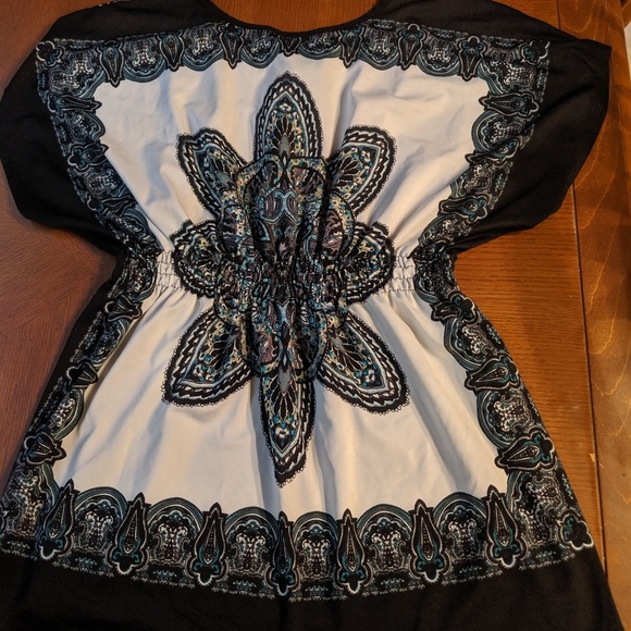 Patterned Blouse - Picture 2 of 2